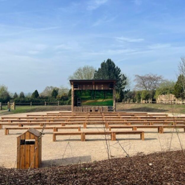 outdoor theatre benches