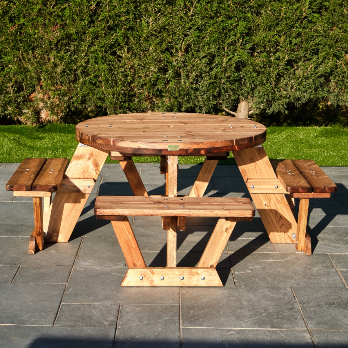 circular 8 seater picnic table