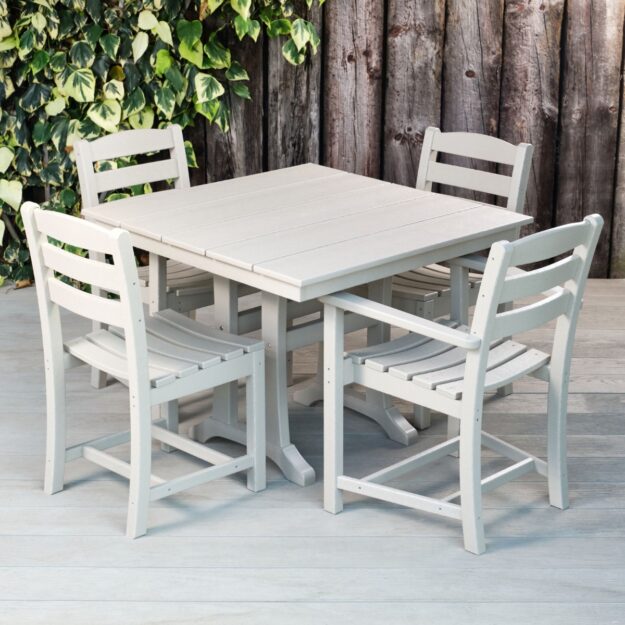 Recycled Plastic Outdoor Dining Table and Chairs