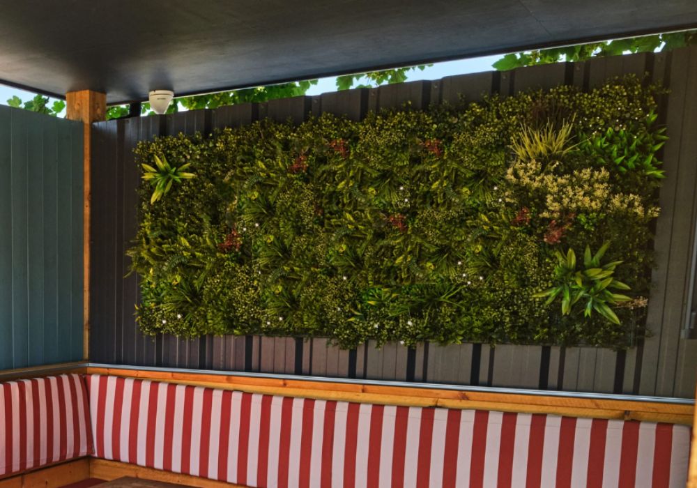 Artificial plant wall