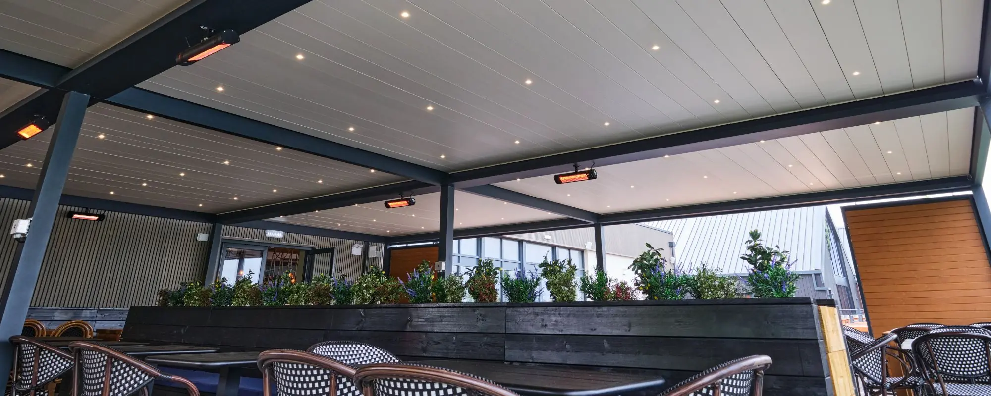 louvred roof bespoke shelter (2)