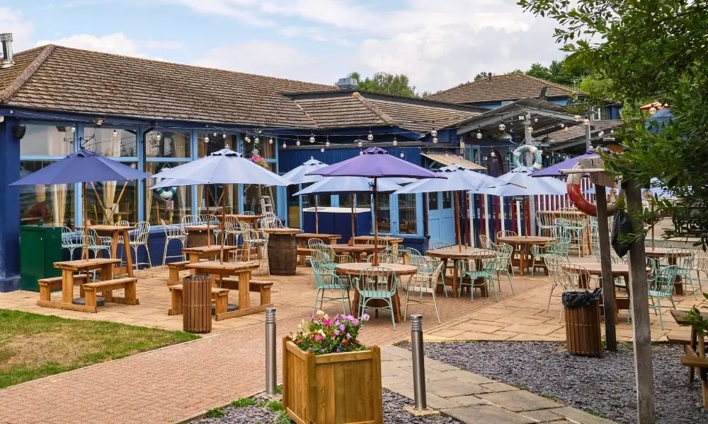 kingfisher on the quay outdoor furniture